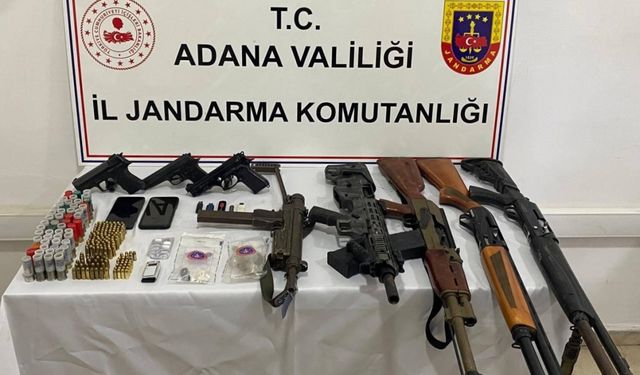 Adana'da evde 4 ruhsatsız tabanca ele geçirildi