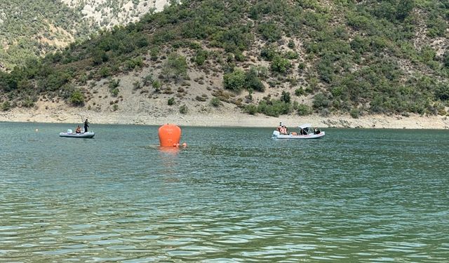 Adana'da göle düşen helikopterin sudan çıkarılması için çalışmalar sürüyor