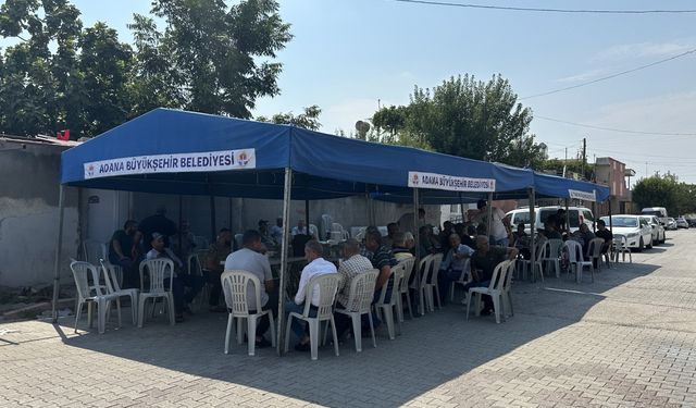 Adana'da otomobilin çarpması sonucu ölen kadının cenazesi defnedildi