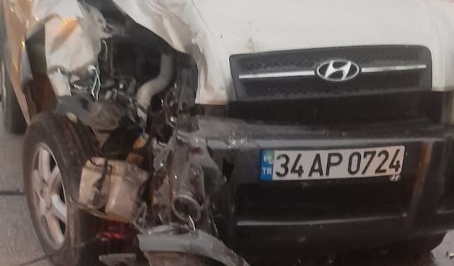 Adana'da otomobille traktörün çarpışması sonucu 3 kişi yaralandı