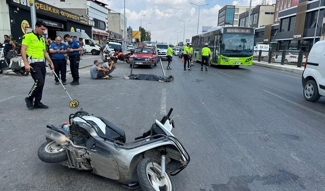 Adana'da tır ile çarpışan motosikletteki kadın öldü