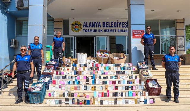 Alanya'da 7 bin 857 şişe sahte parfüm ele geçirildi