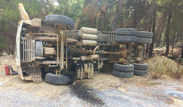 Alanya'da devrilen kamyonun sürücüsü yaralandı