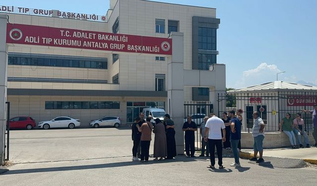 Antalya'da bir çekici bozuk taksiyi götürmek için gittiği yerde öldürüldü