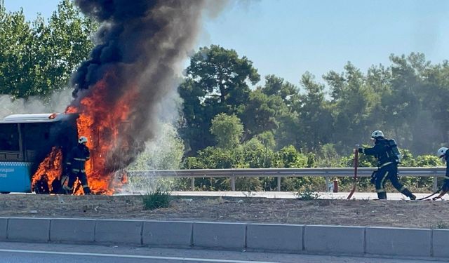 Antalya'da halk otobüsünde çıkan yangın söndürüldü