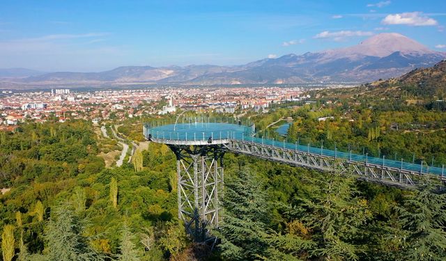 Isparta'da Kirazlıdere Cam Seyir Terası 450 bin misafir ağırladı