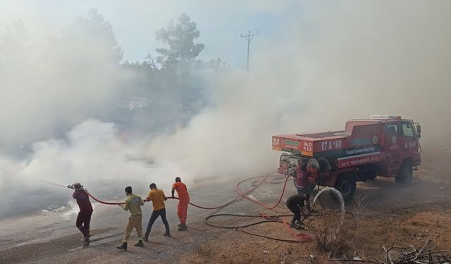 Manavgat'ta otluk alanda çıkan yangın söndürüldü