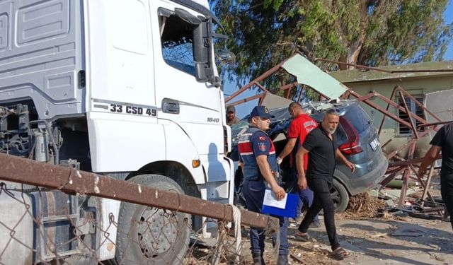 Mersin'deki trafik kazasında 1 kişi yaşamını yitirdi, 6 kişi yaralandı