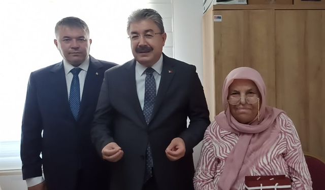 Osmaniye Valisi Yılmaz, Gündüz Bakım ve Aktif Yaşam Merkezini ziyaret etti