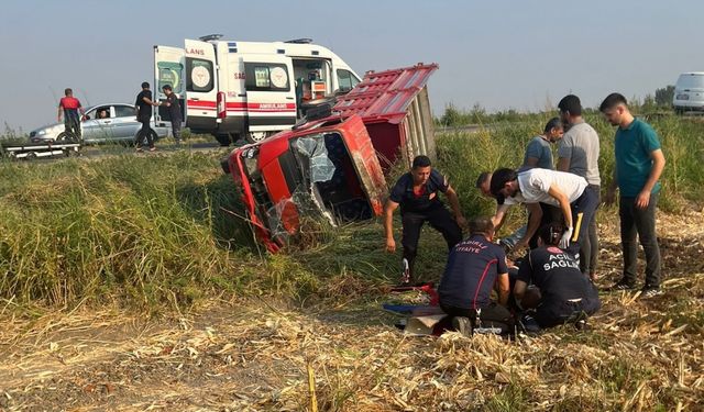 Osmaniye'de devrilen kamyonetteki 2 kişi yaralandı