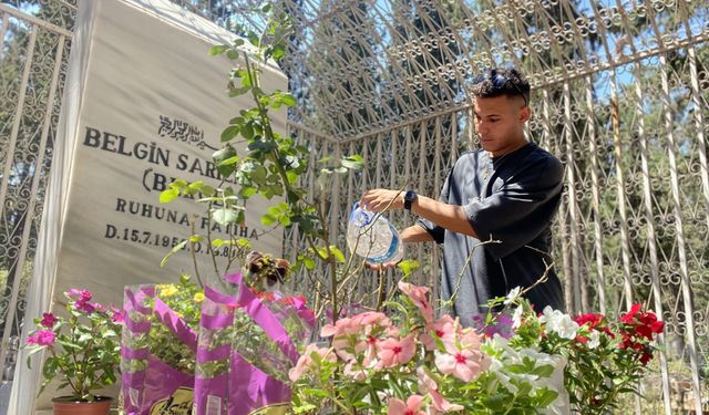 Şarkıcı Bergen, ölüm yıl dönümünde Mersin'deki mezarı başında anıldı