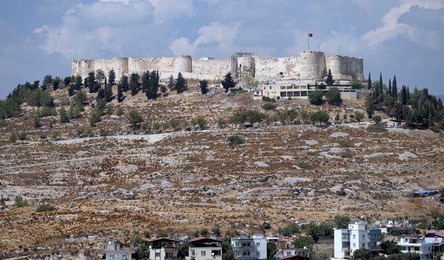 Silifke Kalesi'ndeki arkeolojik kazılarda "mezar hediyeleri" bulundu