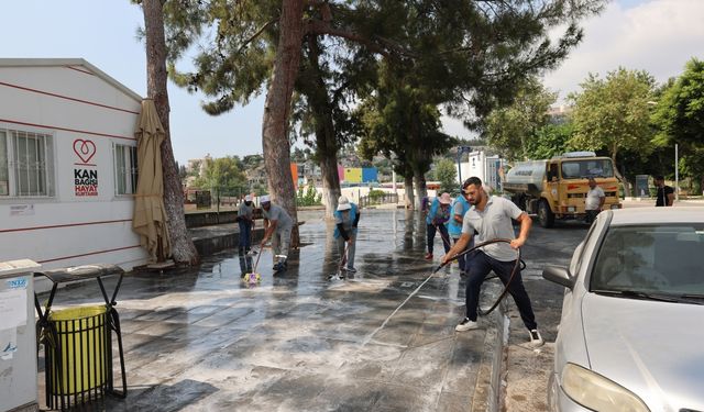 Silifke'de sokak ve kaldırımlar tazyikli suyla yıkandı