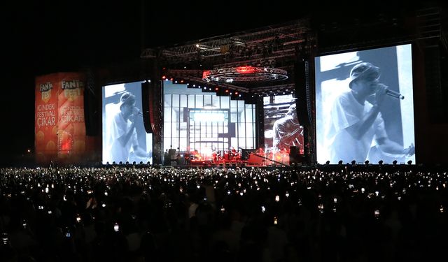 Tarkan ve Ceza, Antalya'da sahne aldı