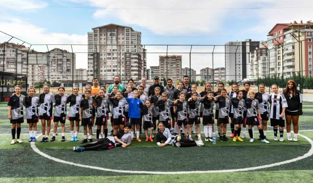 Ankara'da minik futbolcular için turnuva