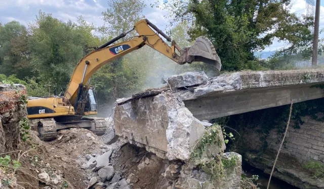 Kocaeli'de Tatarahmet Köyü Köprüsü yıkıldı, yenisi yapılıyor