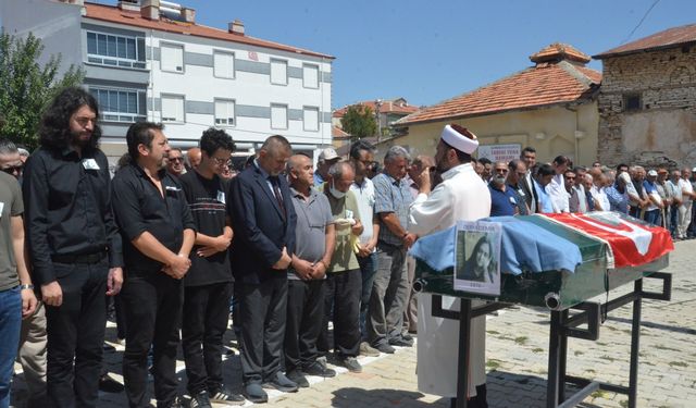 Mersin'de öldürülen kadın öğretmenin cenazesi Karaman'da toprağa verildi