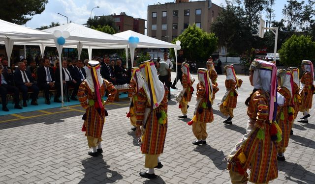 Adana'da İlköğretim Haftası törenlerle kutlandı