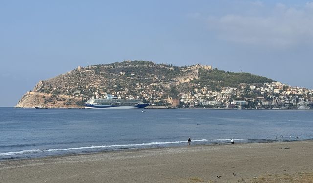 Alanya'ya "Marella Discovery" kruvaziyeri 1743 yolcu getirdi