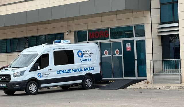 Antalya'da inşaattan düşen işçi hayatını kaybetti