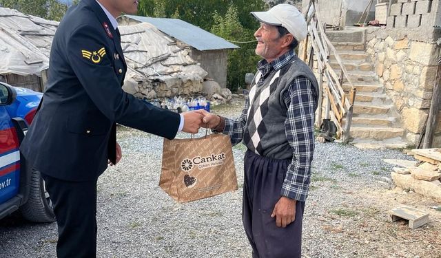 Bozyazı'da, polis ve askerlerden gazilere ziyaret