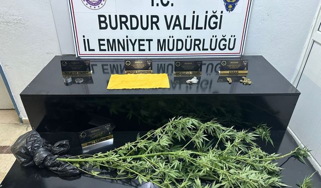 Burdur'da uyuşturucu operasyonunda yakalanan 2 zanlı tutuklandı