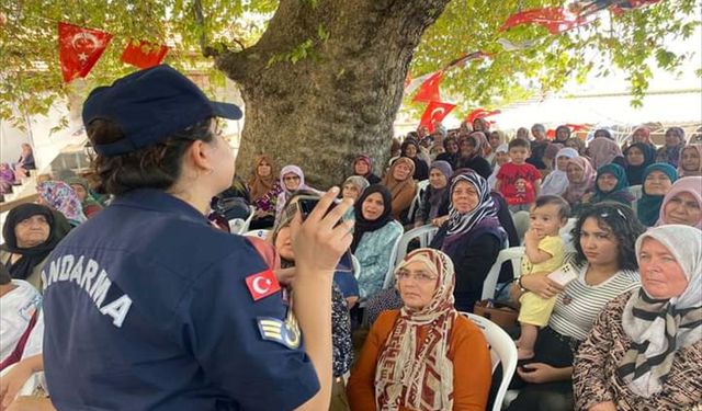 Finike'de vatandaşlar KADES hakkında bilgilendirildi