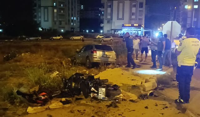 GÜNCELLEME - Adana'da otomobille motosikletin çarpışması sonucu 1 kişi hayatını kaybetti