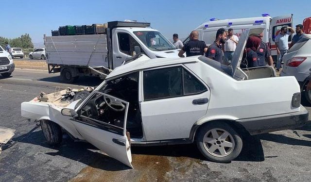 Hatay'da beton mikseriyle çarpışan otomobildeki 1 kişi öldü, 1 kişi yaralandı