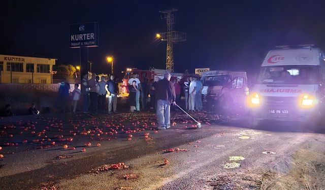 Kahramanmaraş'ta minibüs ile traktörün çarpıştığı kazada 10 kişi yaralandı