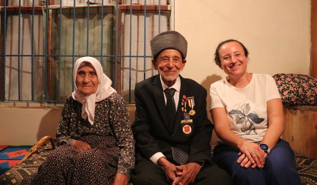 KORE GAZİLERİ YAŞADIKLARINI ANLATIYOR - Savaştığı topraklara 72 yıl sonra giden Burdurlu gazi, kendisini memleketinde gibi hissetmiş