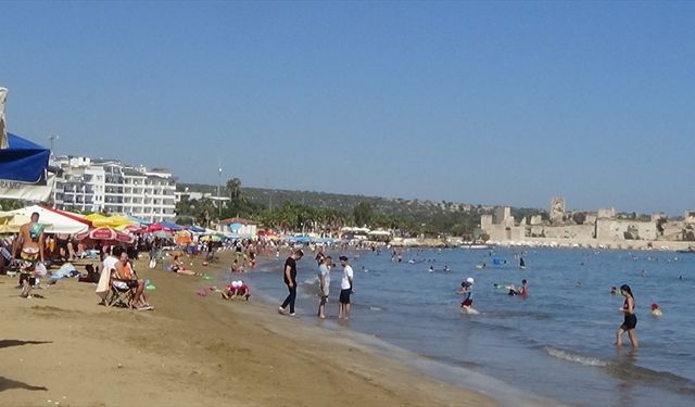 Mersin Kızkalesi'nde turizm hareketliliği sürüyor