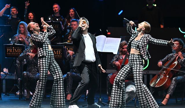 Ukraynalı müzik grubu, savaştan etkilenenlere destek için Adana'da konser verdi