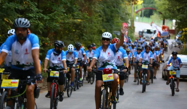 3 ülkeden 350 bisikletçi Kocaeli'de... Pedallar Filistinli çocuklar için