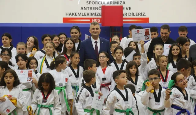 Gölcük Belediyesinde 330 taekwondo sporcusu kuşak atladı