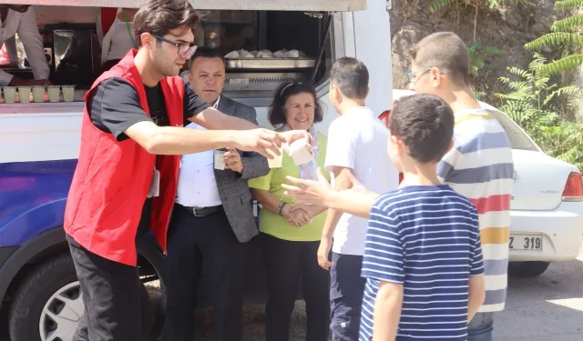 İzmit Belediyesi Topçular Yolu Camii cemaati ile buluştu