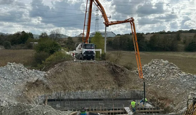 Tatarahmet köprüsünde temel betonu döküldü