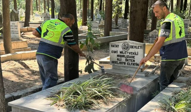 MEZARLIKLARDA TEMİZLİK VE BAKIM ÇALIŞMALARI SÜRÜYOR