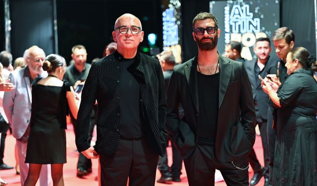 61. Uluslararası Antalya Altın Portakal Film Festivali açılış töreni, kırmızı halı geçişiyle başladı