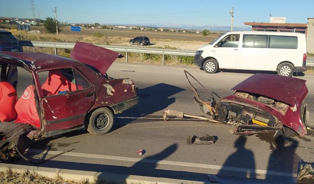 Adana'da iki aracın çarpıştığı kazada 4 kişi yaraladı