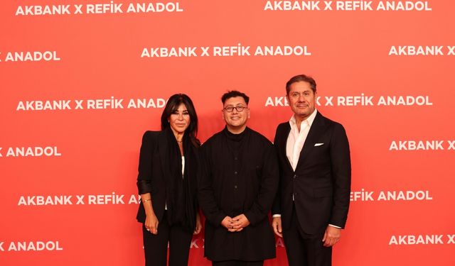 Akbank'ın köklü tarihi ve gelecek vizyonu Refik Anadol'un eserinde buluştu