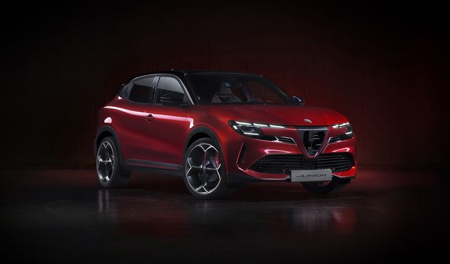 Alfa Romeo, Paris'te hibrit modeli Junior Ibrida'yı tanıtacak