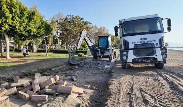 Anamur'daki Rauf Denktaş Parkı'nda yenileme çalışması başlatıldı