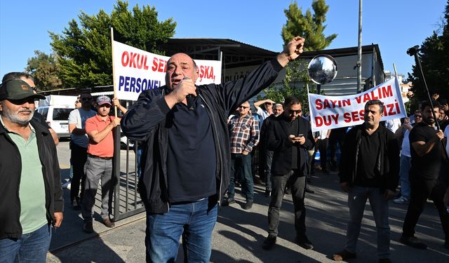 Antalya'da ulaşım esnafı "UKOME" önünde eylem yaptı