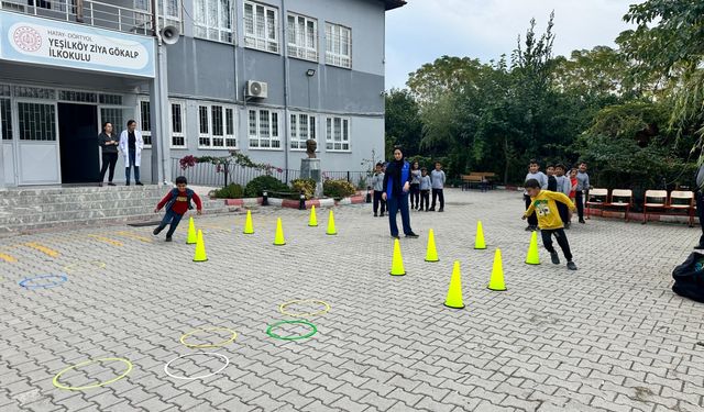 Dörtyol'da Gençlik Merkezi üyeleri öğrencilerle bir araya geldi