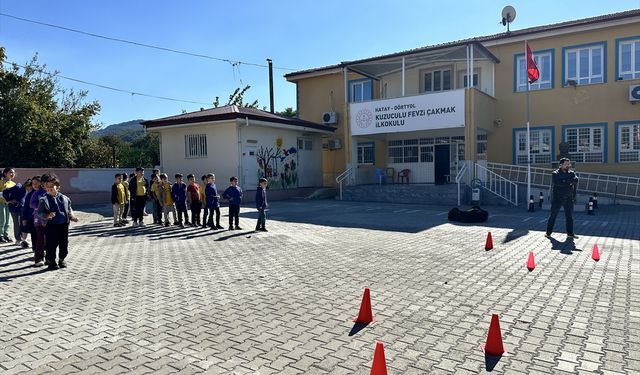 Hatay'da Gençlik Merkezi üyeleri öğrencilerle buluştu