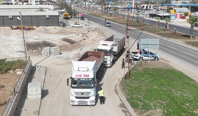 Hatay'da zabıta ekipleri hafriyat kamyonlarını denetledi