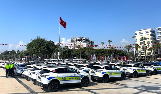 Mersin'de jandarma ve emniyet teşkilatının filosuna 238 araç eklendi