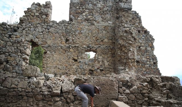 Syedra Antik Kenti'ndeki tiyatro gün yüzüne çıkarılıyor