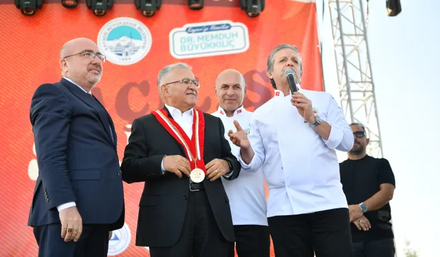 Başkan Büyükkılıç’a, Gastronomi Günleri’nde “duayen” ödülü